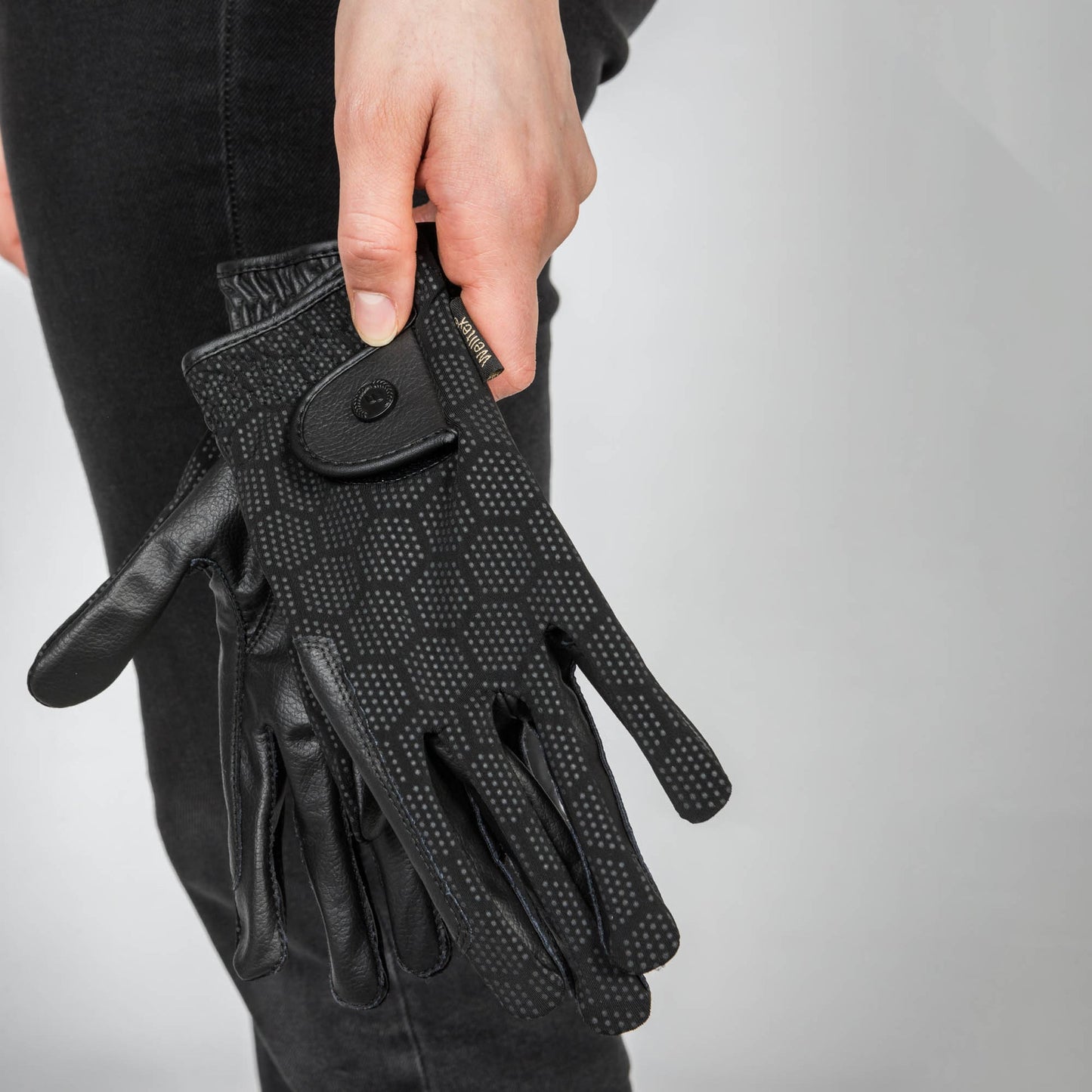 Back on Track Outline Grip Gloves