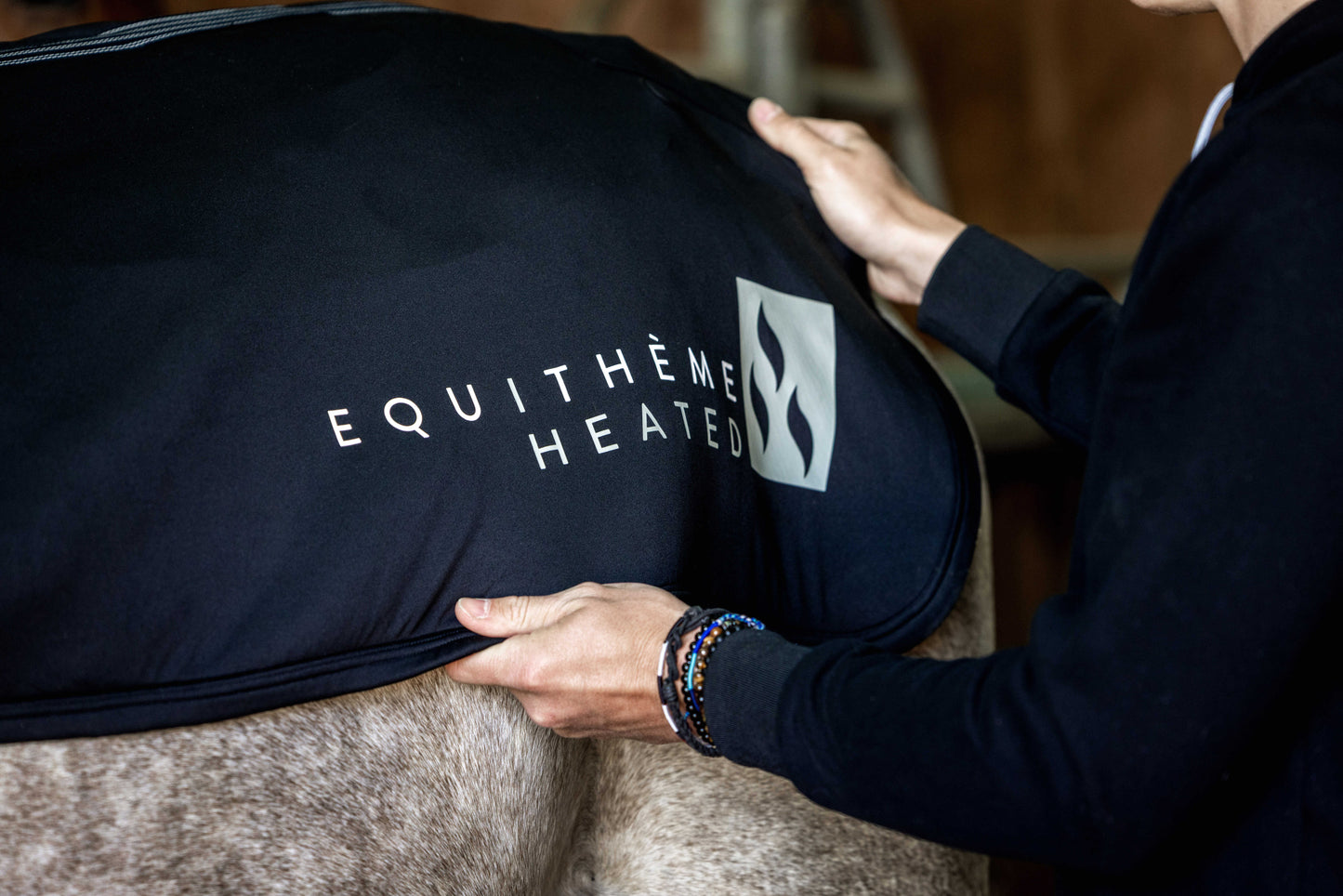 EQUITHÈME Heated Ryggvärmare för Häst - Svart