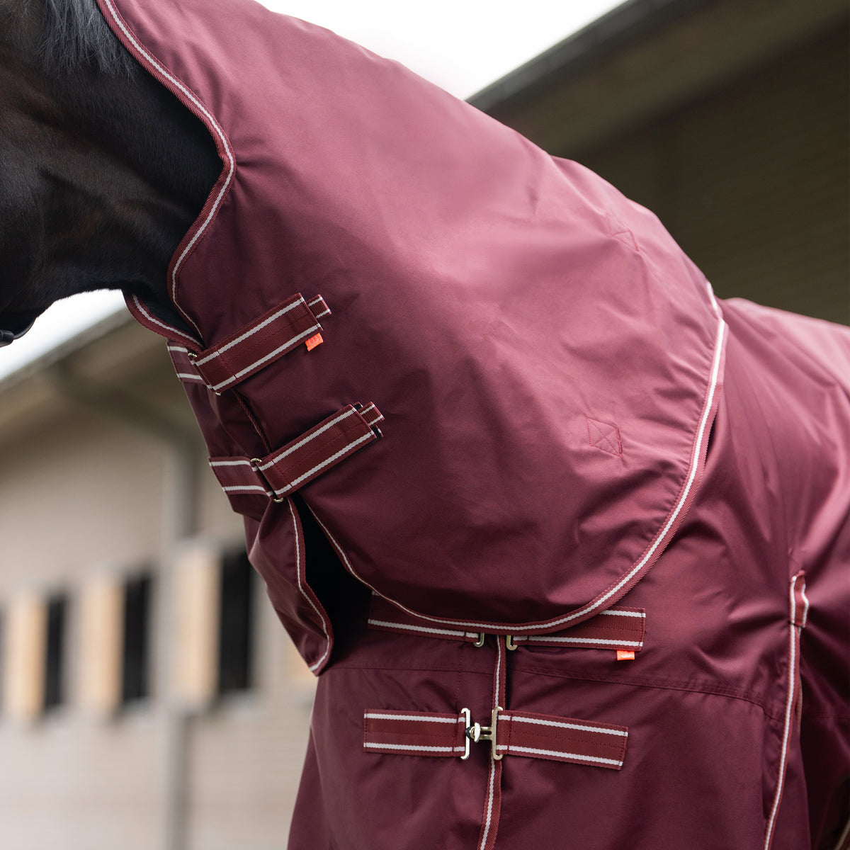 Imperial Riding Utetäcke IRHBasic med avtagbar Hals, 0g, Fleecefoder, Vinröd