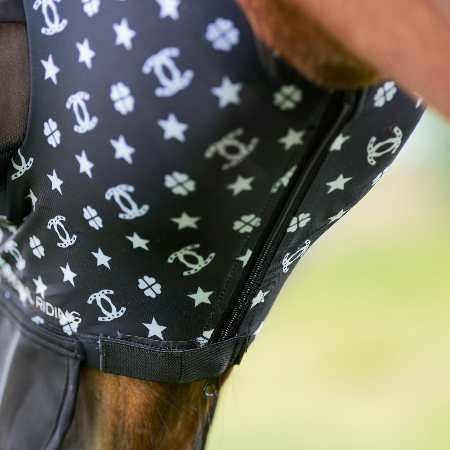 Imperial Riding Flugmask med nos, Svart/Vit