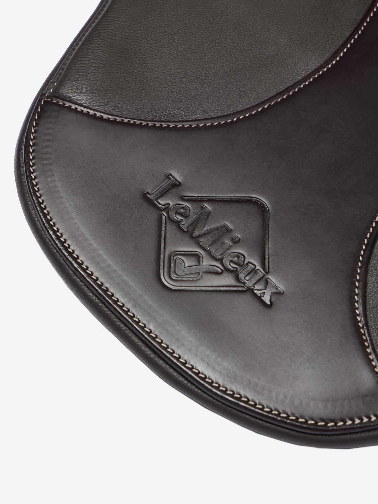 LM Arika Contoured Long Stud Girth Brun