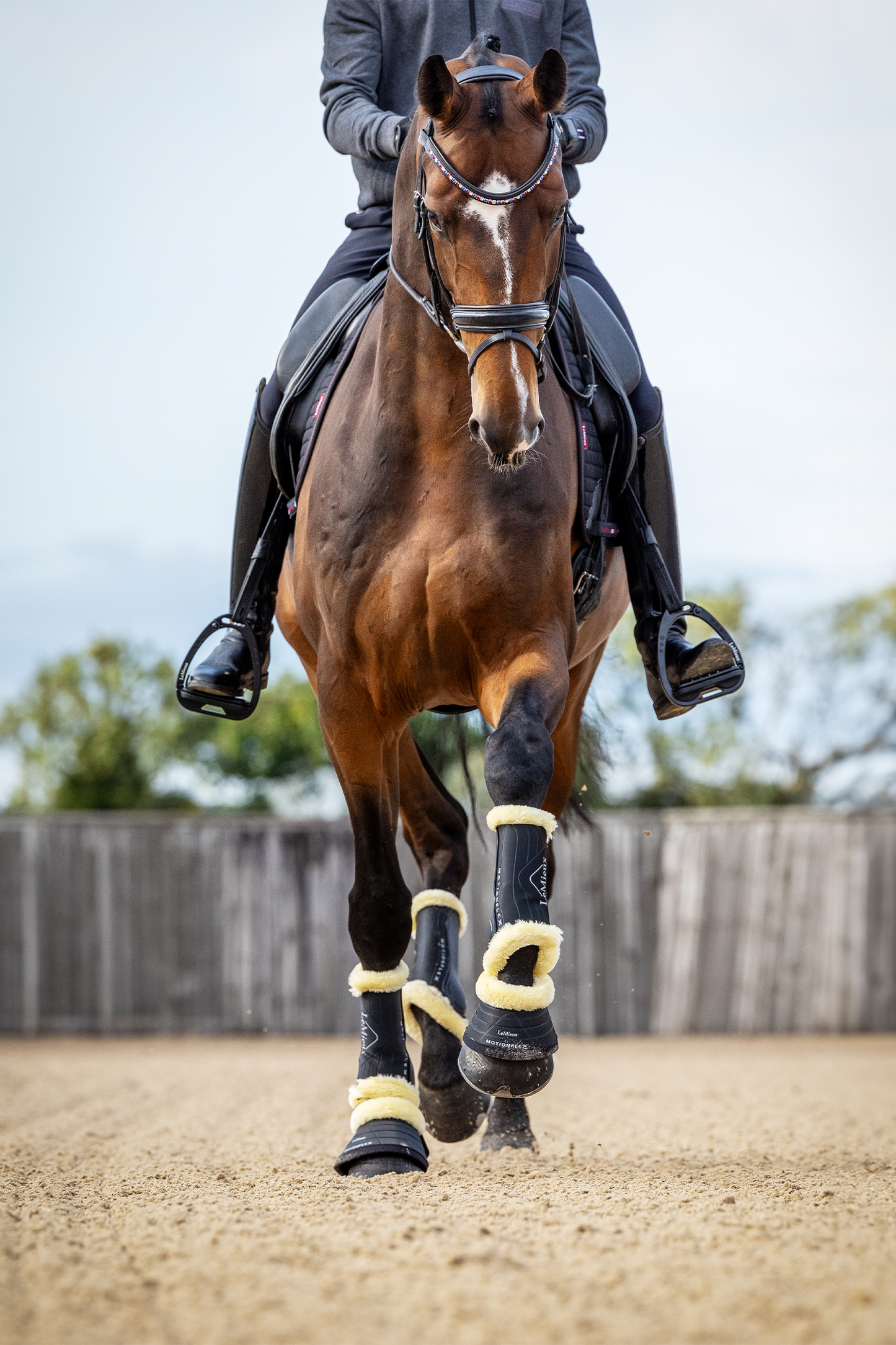 Motionflex Dressyrskydd Fårskinn