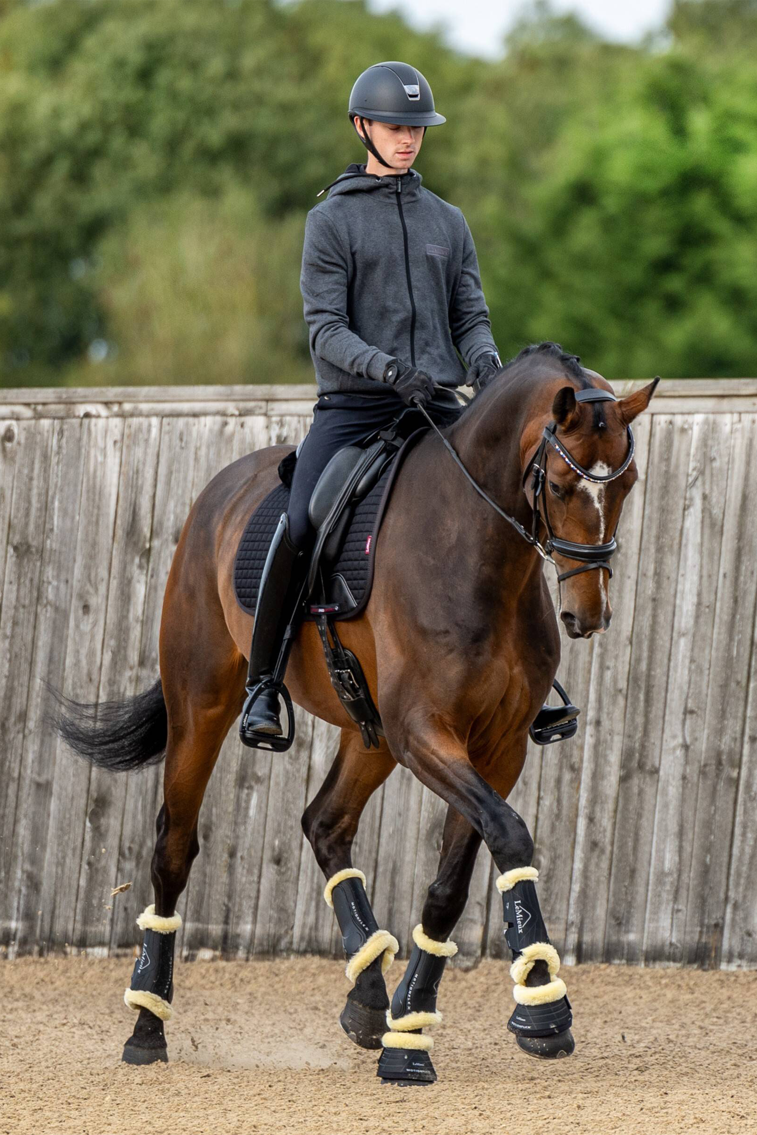 Motionflex Dressyrskydd Fårskinn