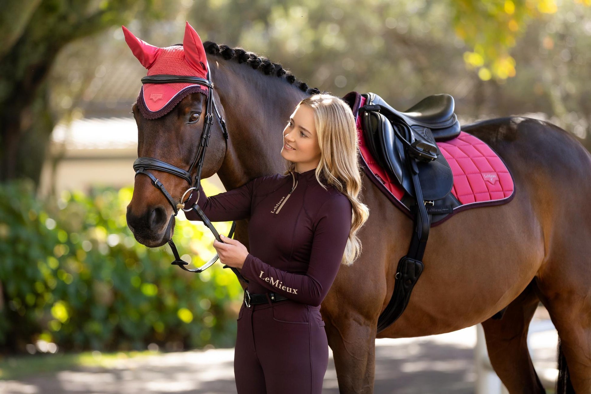 AW25 LM Loire Classic Close Contact Square Cranberry