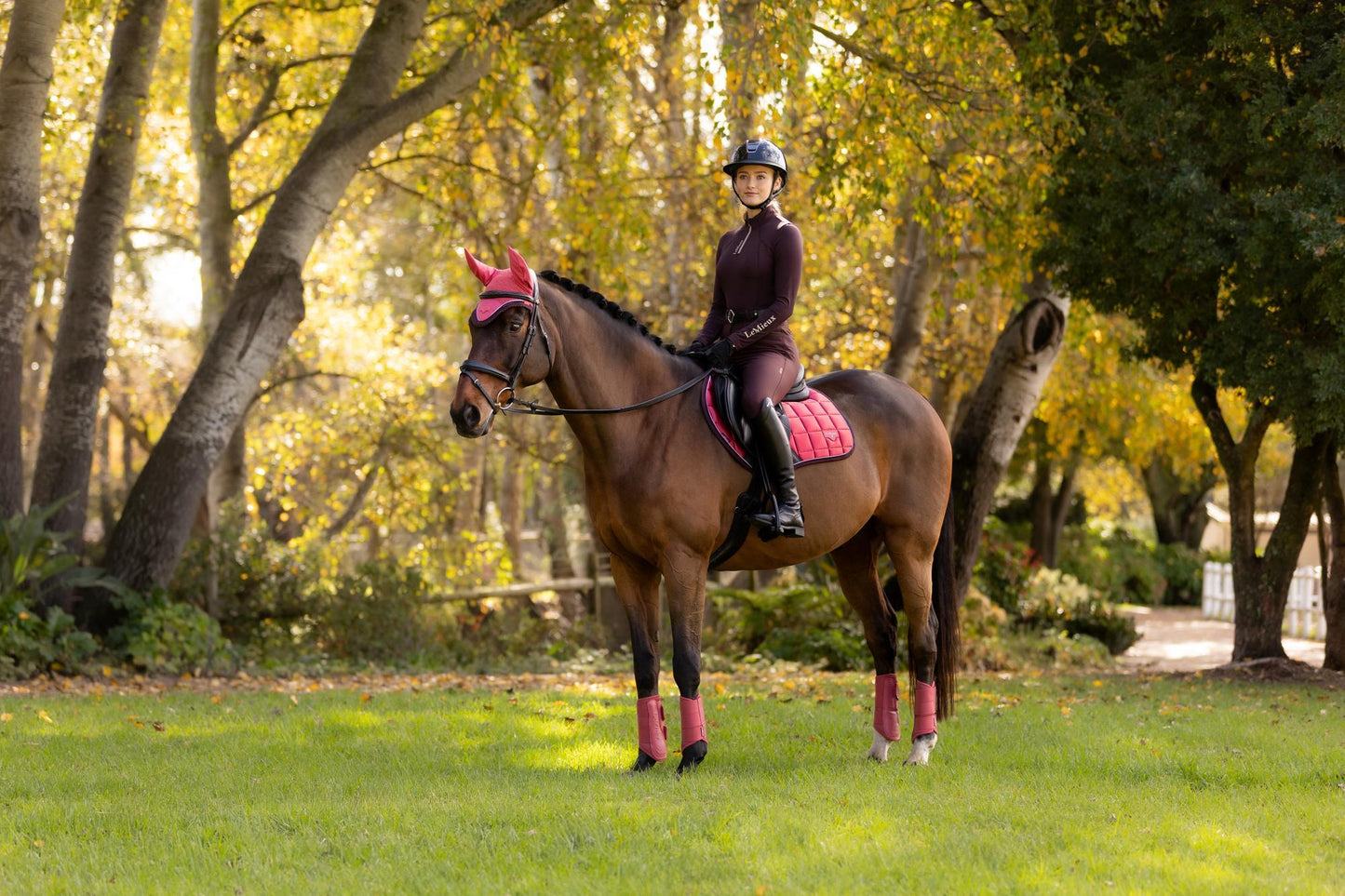 AW25 LM Loire Classic Close Contact Square Cranberry