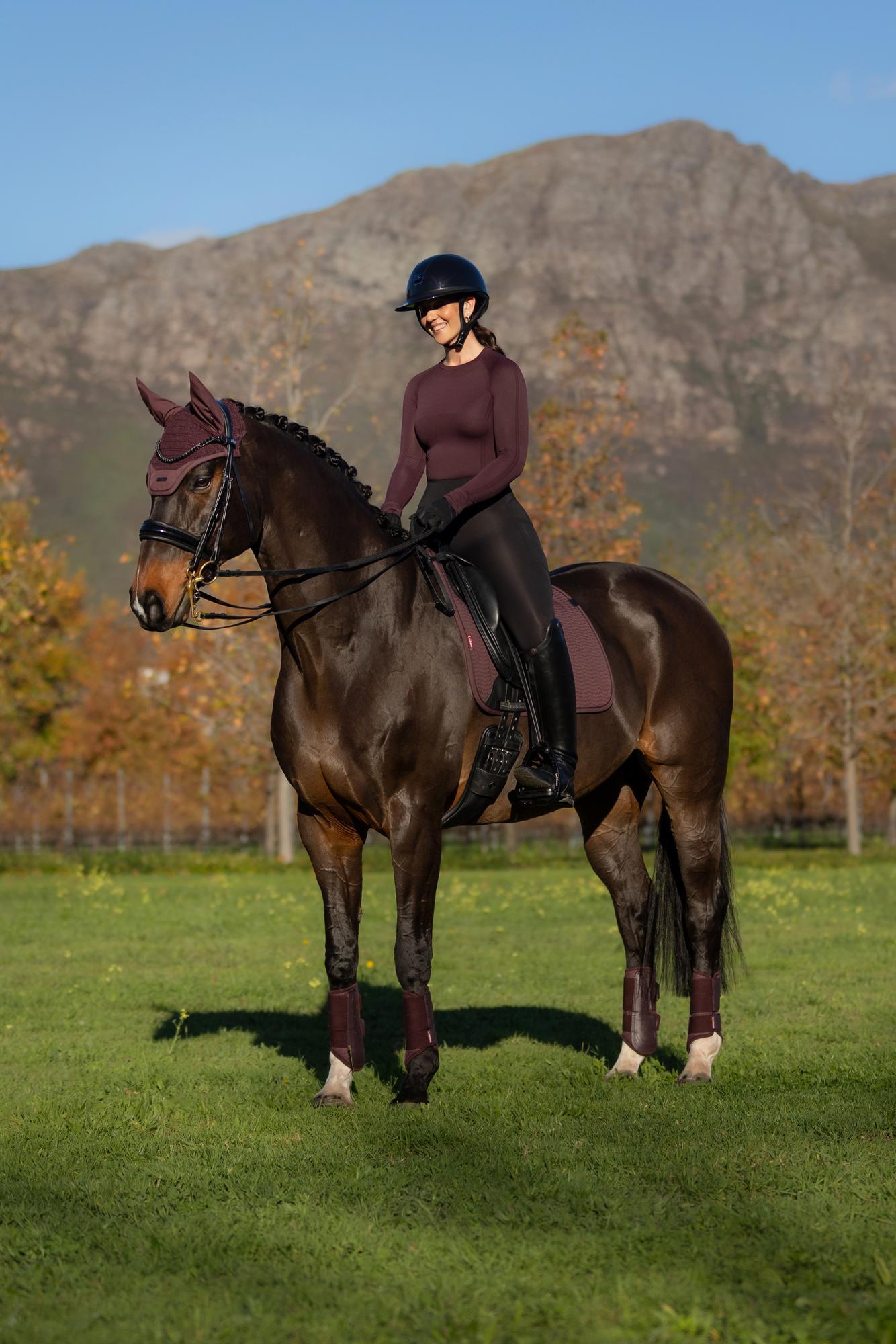 AW25 LM Essence Dressage Square Damson