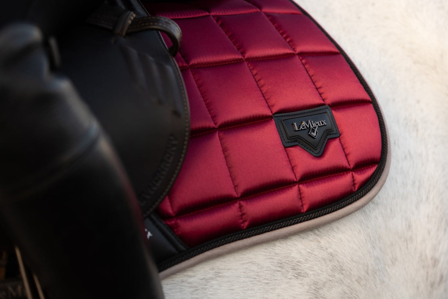 AW24 Loire Classic Close Contact Square Ember